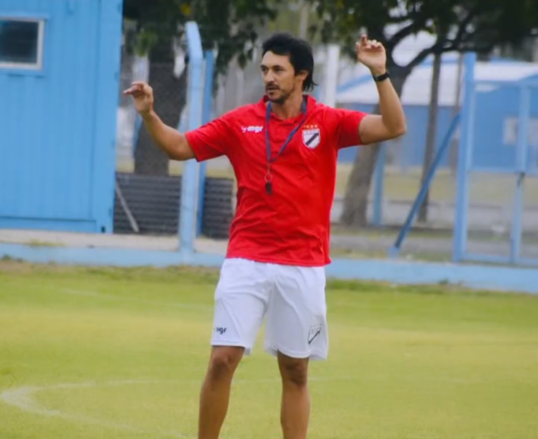 DePrimeraWeb's tweet photo. Flavio Chagas: "El plantel está tan motivado que por momentos les pido que aflojen"

El Preparador Físico de Danubio habló de la pretemporada en Argentina, destacó la unión del grupo y se refirió al Mundial.

🔗 https://t.co/Tyqpfcbrya
📸 @pedrovidal_11 
✍️ @JuancaUmpierrez https://t.co/efq5SGumZ0