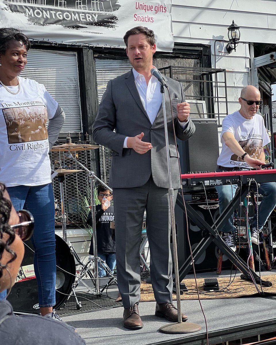 EnslerPhillip's tweet photo. I’ll always cherish celebrating Dr. King’s birthday on the block he lived on in Montgomery. It was a reminder that for those of us in government we must use our power to create a more equitable, equal, fair, just, peaceful and loving state for all. #MLKDay #MLKEveryDay https://t.co/Y3hgE1P7bS