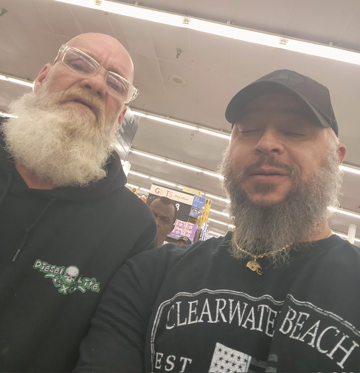 Beardos unite for community, not money😎
@TheBeardosNFT <a href="/MartyRayProject/">Marty Ray Project</a> <a href="/PlanetTyrus/">Tyrus</a>