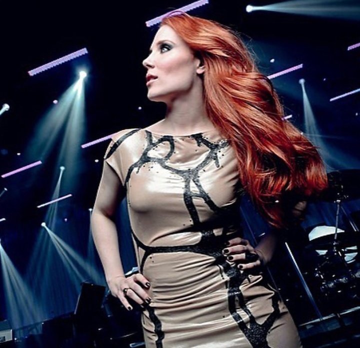 Happy Bday Simone Simons vocalista de la banda Epica  