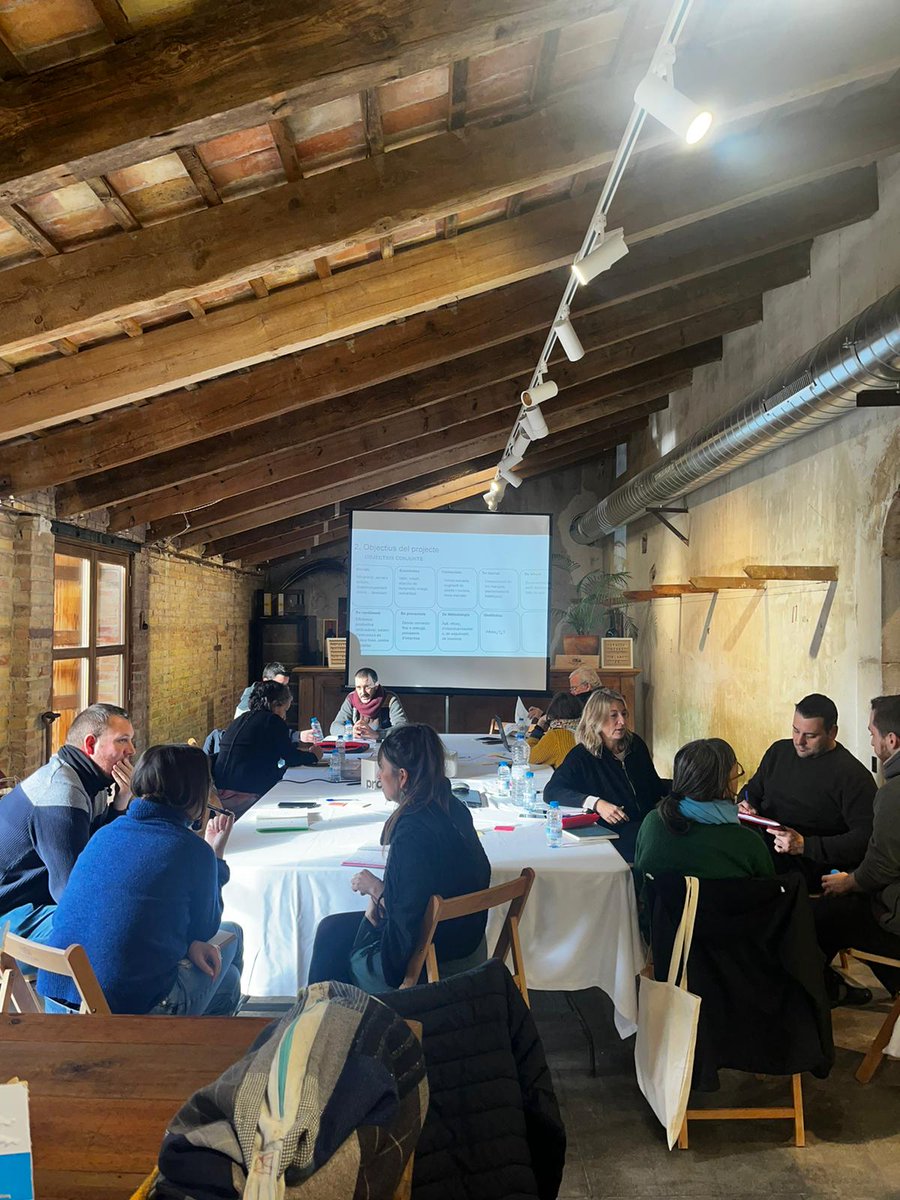 🤗 Avui hem fet la primera trobada del nou #projectesingulars que impulsem amb <a href="/olivera_coop/">L'Olivera</a> #albajussa <a href="/CasaDalmases/">Casa Dalmases</a> i #galetesElRosal
Un projecte on volem sumar ➕ i pensar en gran! No ens haguéssim pogut imaginar uns millors companys de viatge! Som-hi! 💪