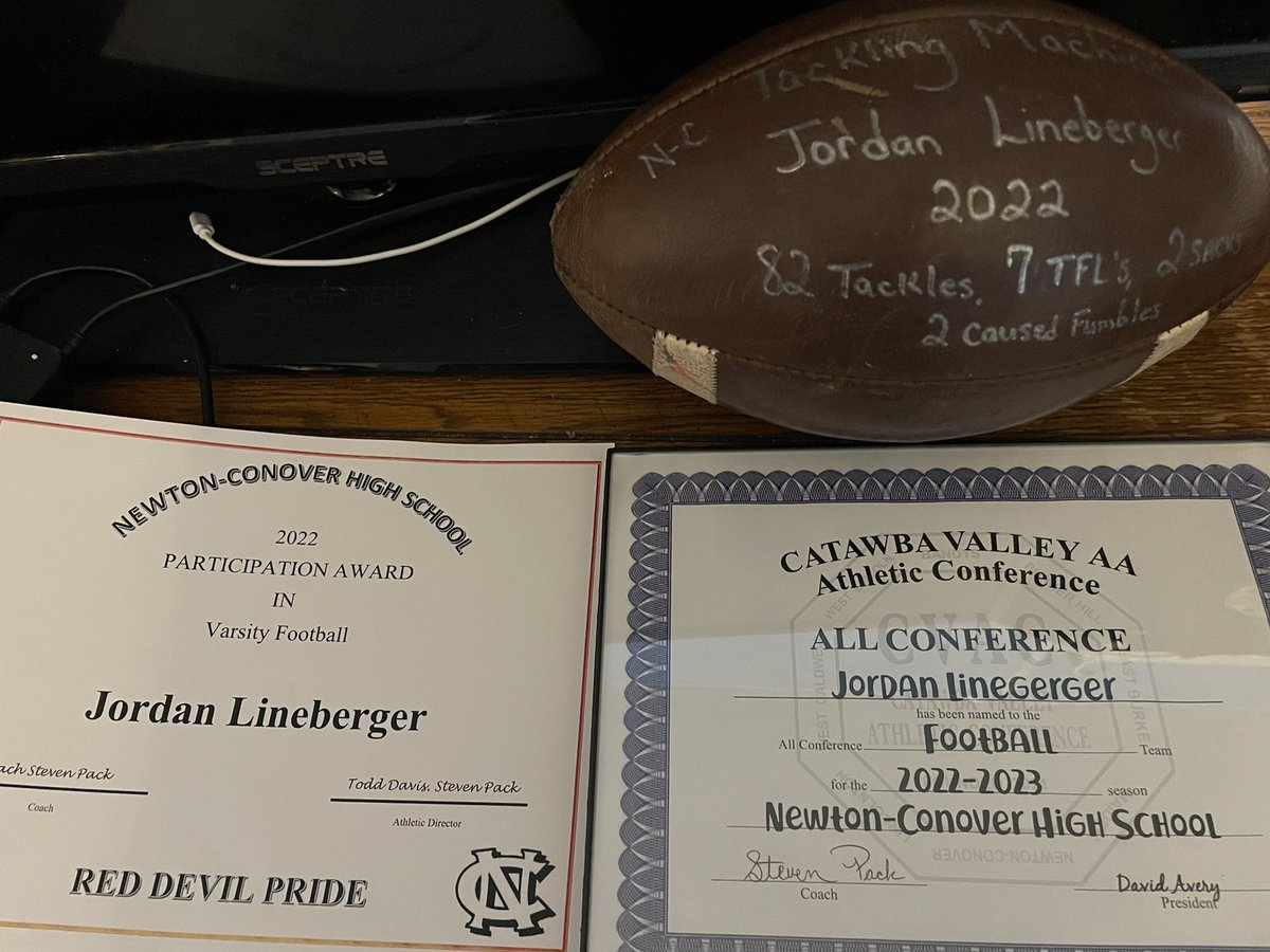 jordanxavierl34's tweet photo. blessed to receive an all conference selection although the last name is spelled wrong π #lineberger!!!! https://t.co/dd3C7uuYsO