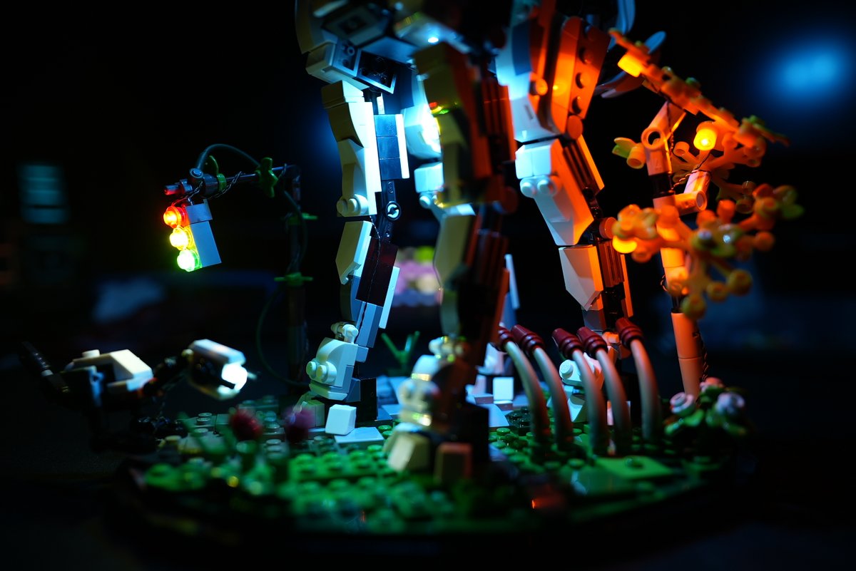 LPE_Salt's tweet photo. Dernière réalisation -> Tallneck en LEGO avec éclairage Briksmax. Figurine de plus de 30cm de haut, 1200+ pièces, env. 50 LED. Merci @Wystll pour le cadeau 😍 et @LEGO_Group et Briksmax pour l'avoir conçu !
#LEGO #HorizonForbiddenWest #Briksmax #lightning #led #CadeauDeNoel https://t.co/n64P6X0bkb