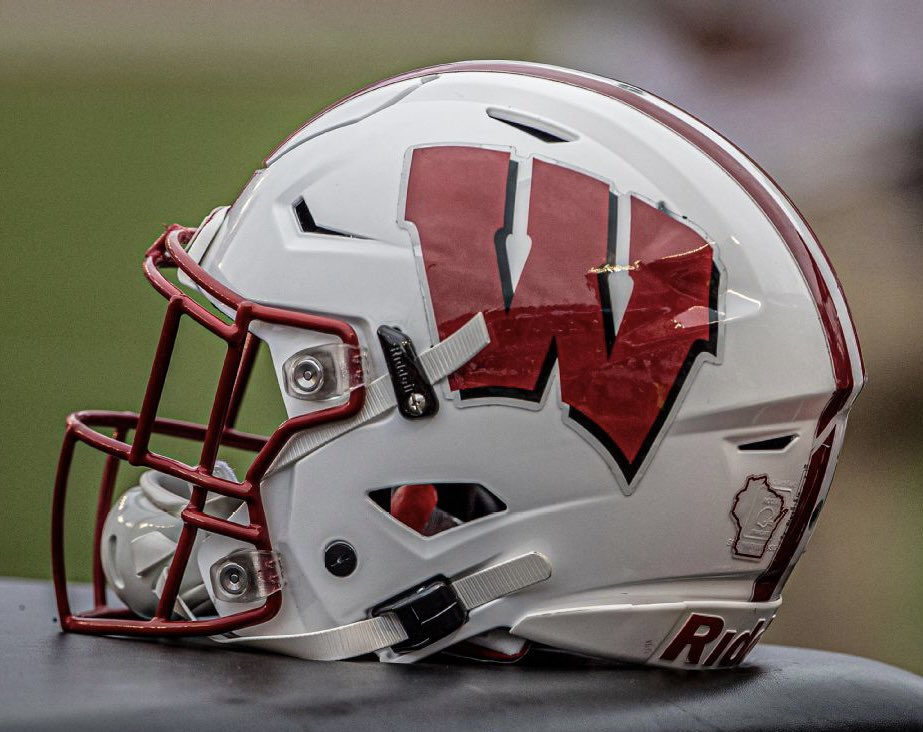 OshkoshWestFB's tweet photo. Thank you to Coach @Haynes_Badgers of @BadgerFootball for taking time to stop by @OshkoshWestHigh today. It was an honor to have you speak to some of our players and be a part of the #WisconsinBlitz! https://t.co/jDK5R330iI