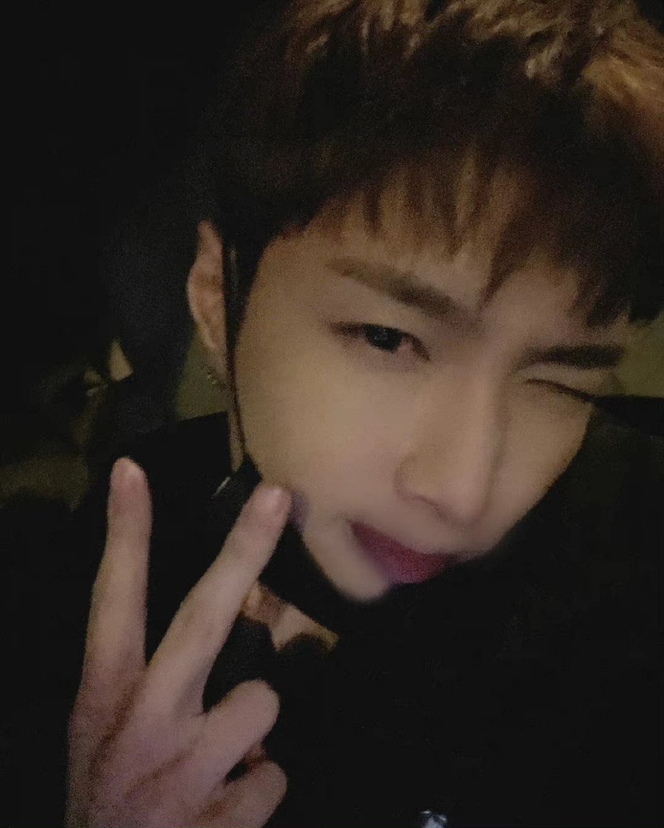 Xingmi_071016's tweet photo. happy 11th anniversary debut💗 
all this time has been amazing following everything you do🥰💗 let no one stop your dreams
#11YearsWithLAY 
#11YearsWithYixing @layzhang https://t.co/ypnglx6ioo