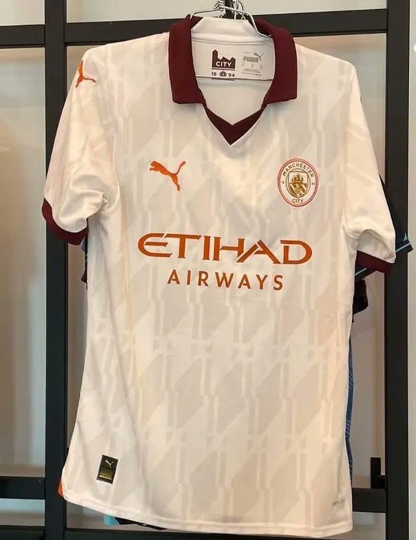MCWFC_OSC's tweet photo. Nothing official yet but these are the 'leaked' images for next season's kits that have appeared online 

The home kit is a homage to the 2003/4 season , the first at The Etihad Stadium 

What are we thinking guys ?  Do you like them ? https://t.co/xe9T0CK5Fd