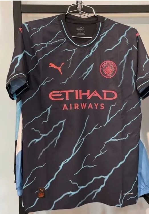 MCWFC_OSC's tweet photo. Nothing official yet but these are the 'leaked' images for next season's kits that have appeared online 

The home kit is a homage to the 2003/4 season , the first at The Etihad Stadium 

What are we thinking guys ?  Do you like them ? https://t.co/xe9T0CK5Fd