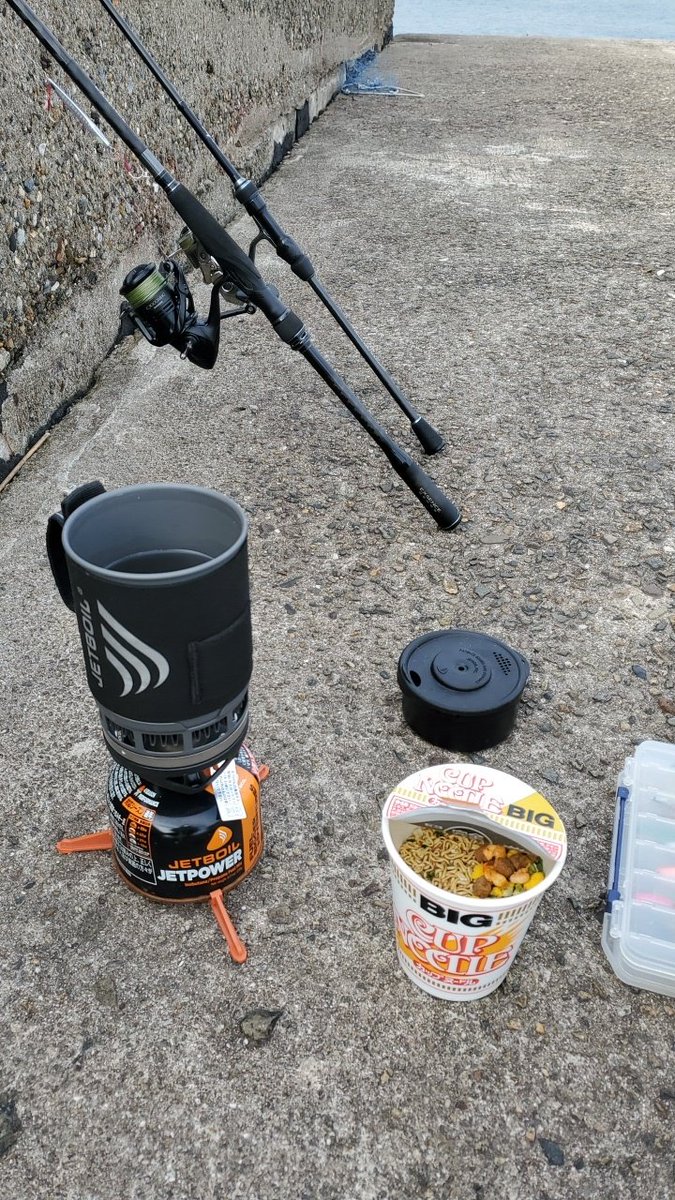 1976k_koide's tweet photo. なーんも釣れんから沖堤にてメシ
こ���が旨い😋
#コアマン
#アルカリダート
#アルカリダートスペシャル https://t.co/i63shMQxjW