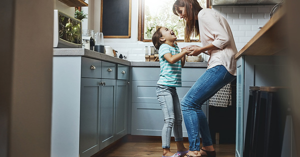 edmachartrealty's tweet photo. If there's one part of the house where clutter can quickly build up, it's the kitchen. Take a look at these ten tips to make your small kitchen feel more spacious and tidy.  👍

Brooke Attwell • Whitney Walker • Ed Machar... https://t.co/ZtlI6XtRM6 https://t.co/93kbAcy0b0