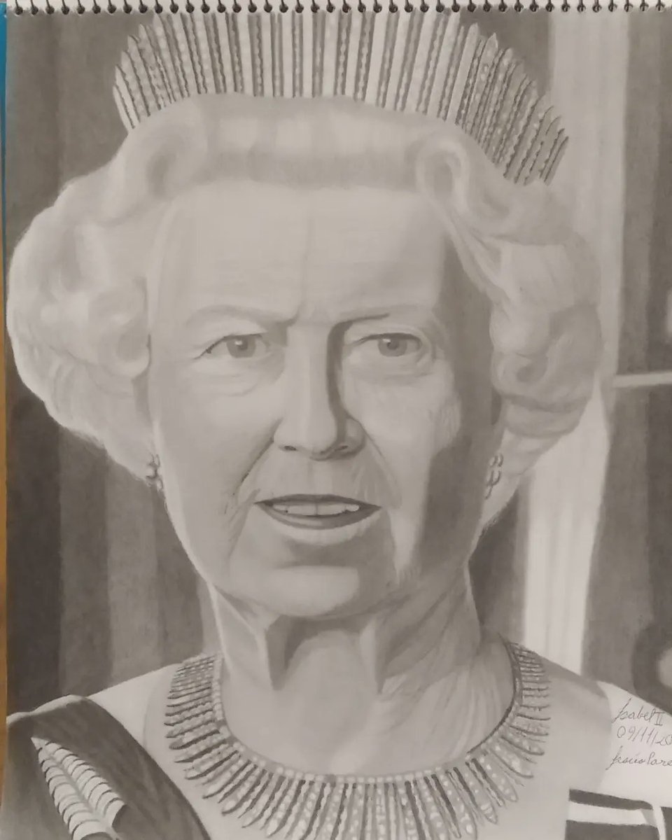 Uno de los últimos dibujos que hice en 2022. 
Isabel II del Reino Unido. 
@ArtePorDoquier_ @ArteDifusion @TheArtistsHelp @ArtistRTweeters #Pencildrawing #realism #realisticdrawing #ElizabethII  #pencils #bajavisión