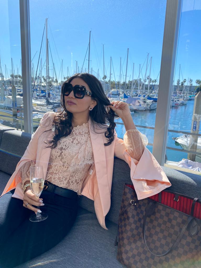 ContrerasStepha's tweet photo. Y si....🍾
La señora del brunch!🤭 https://t.co/veFEVkpGp1