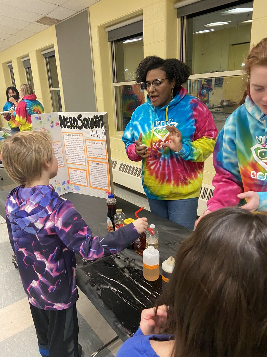 CagneyElayna's tweet photo. Community science night was a success!! We about 25 families Nerd around and find out with us! Squad was amazing and did such a great job!! We can’t wait for the next one!! #dayofservice #communityoutreach #nerdaroundandfindout https://t.co/kpLDk1vaIC