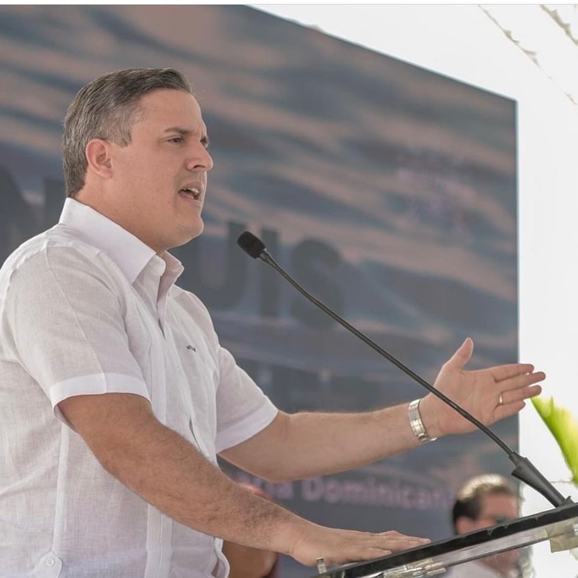 AndelsonMP's tweet photo. Hoy estuvimos acompañando al Director de @portuariard @Jeanluisrj en el remozamiento del Muelle Público de Samaná, el cual  estará listo para recibir miles de turista para esta temporada que vendrán a disfrutar de la belleza que ofrece la Bahía de Samaná. https://t.co/3Y0Ei1Ec9F