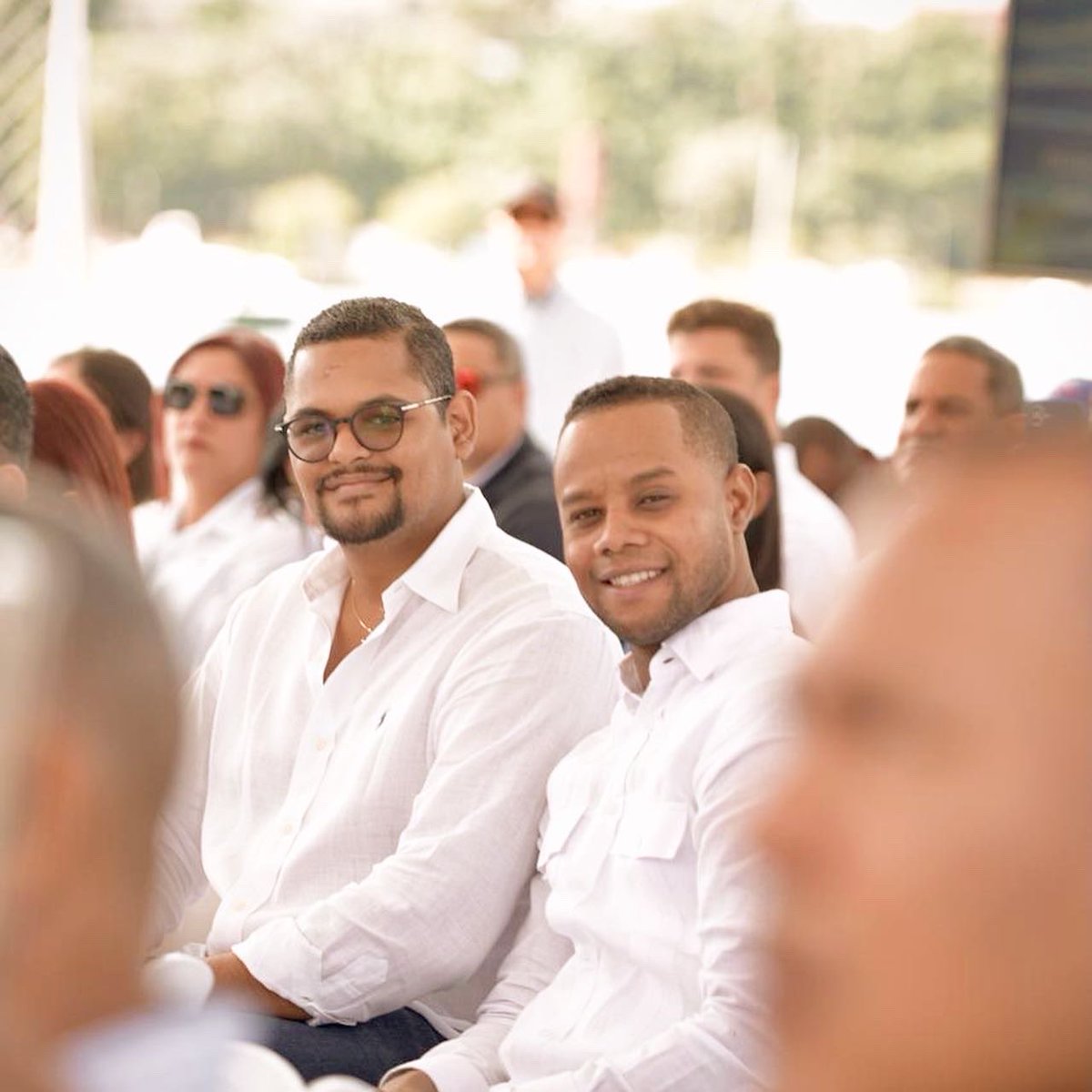AndelsonMP's tweet photo. Hoy estuvimos acompañando al Director de @portuariard @Jeanluisrj en el remozamiento del Muelle Público de Samaná, el cual  estará listo para recibir miles de turista para esta temporada que vendrán a disfrutar de la belleza que ofrece la Bahía de Samaná. https://t.co/3Y0Ei1Ec9F
