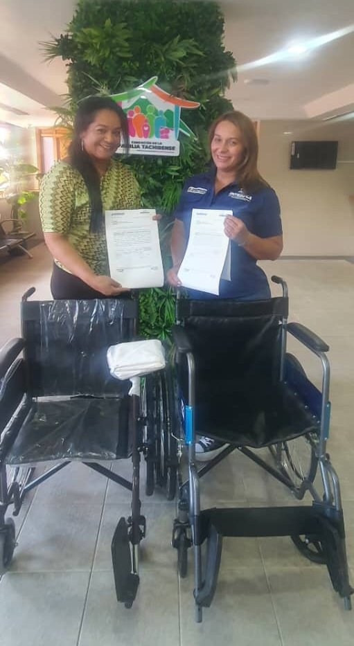 Realizamos la entrega de responsabilidad social a la Fundación Familia Tachirense 👪❤️ Deseamos bendiciones a nuestra primera Dama, Karen de Bernal✊🇻🇪

<a href="/FreddyBernal/">Freddy Bernal</a>
<a href="/KaremDeBernal/">Karem Durán de Bernal</a>

#JuntosTodoEsPosible
#SancionaLasSanciones
#17Enero