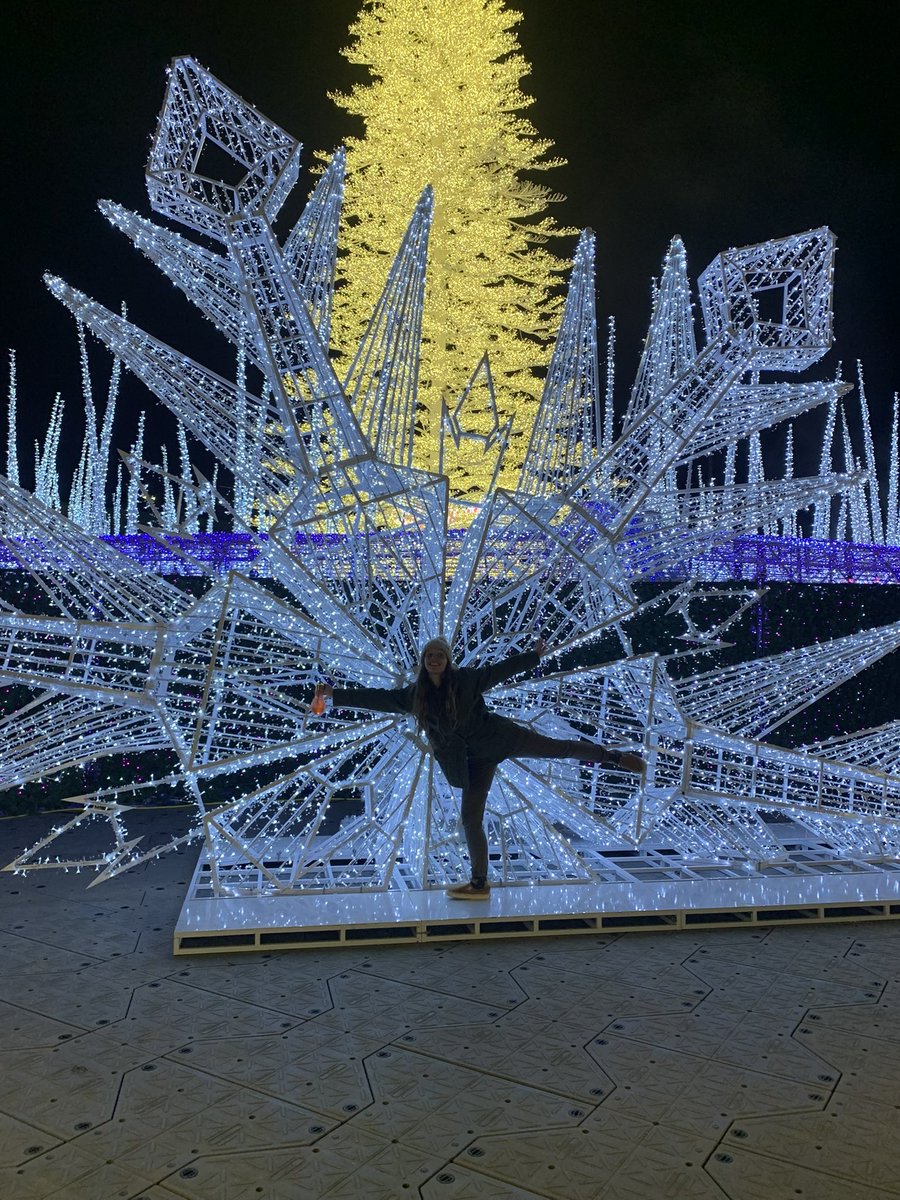 dangolsarah's tweet photo. i’ve been running some tests over the past few weeks and i am happy to announce that 2023 is officially the year of the star pose. 🌟 https://t.co/A60ZnMycFa