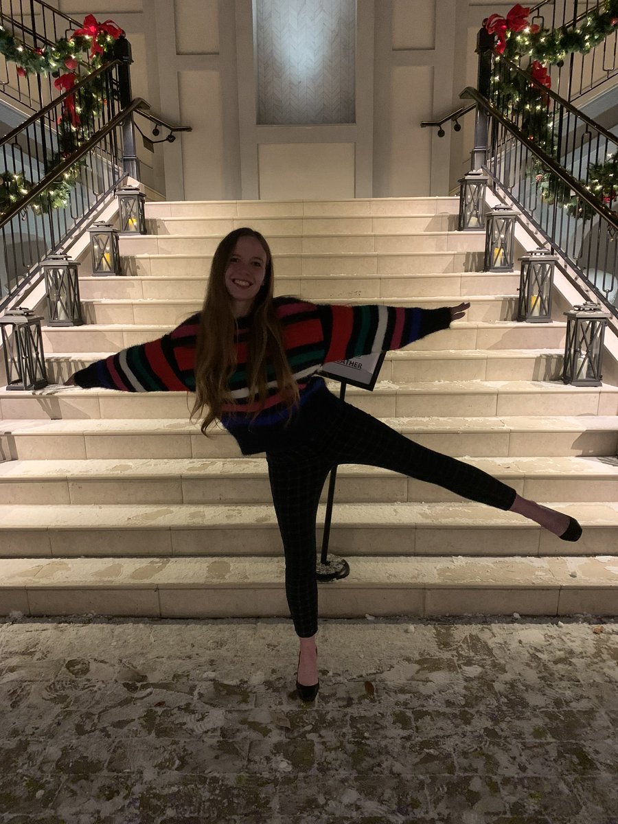 dangolsarah's tweet photo. i’ve been running some tests over the past few weeks and i am happy to announce that 2023 is officially the year of the star pose. 🌟 https://t.co/A60ZnMycFa