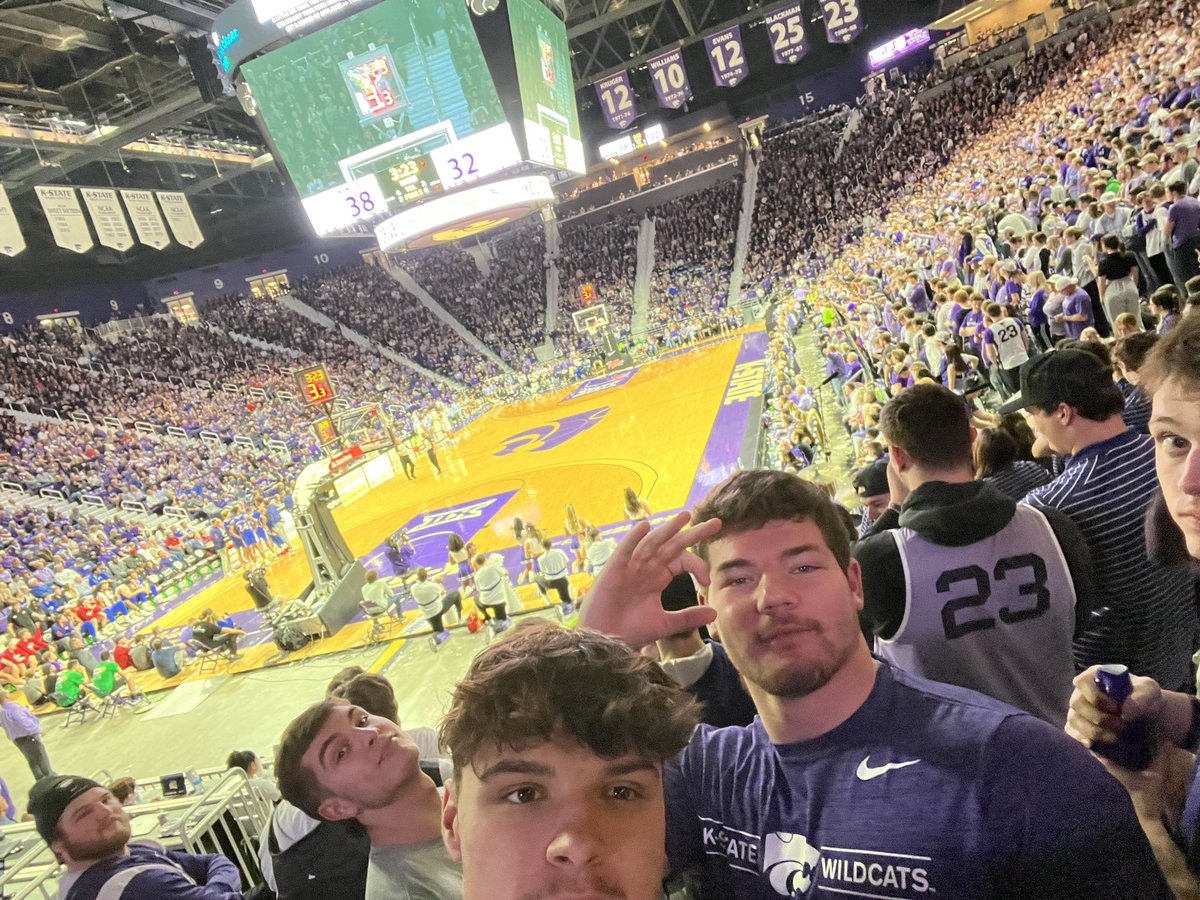 Go Cats💜💜#EMAW <a href="/CoachTruCarroll/">Trumain Carroll</a> +2