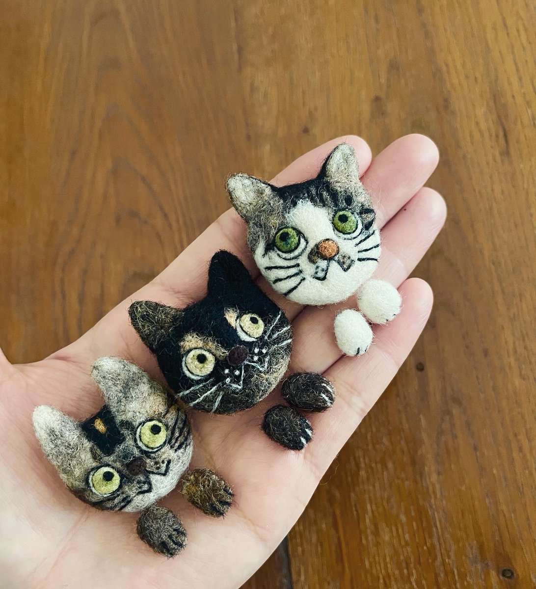 felt7373's tweet image. 3匹揃いました🐈‍⬛

にゃー、にゃー、にゃー！

#猫 #feltingwool #needlefelted  #羊毛フェルト #羊毛氈 #羊毛毡  #人形 #catdoll #オーダー人形