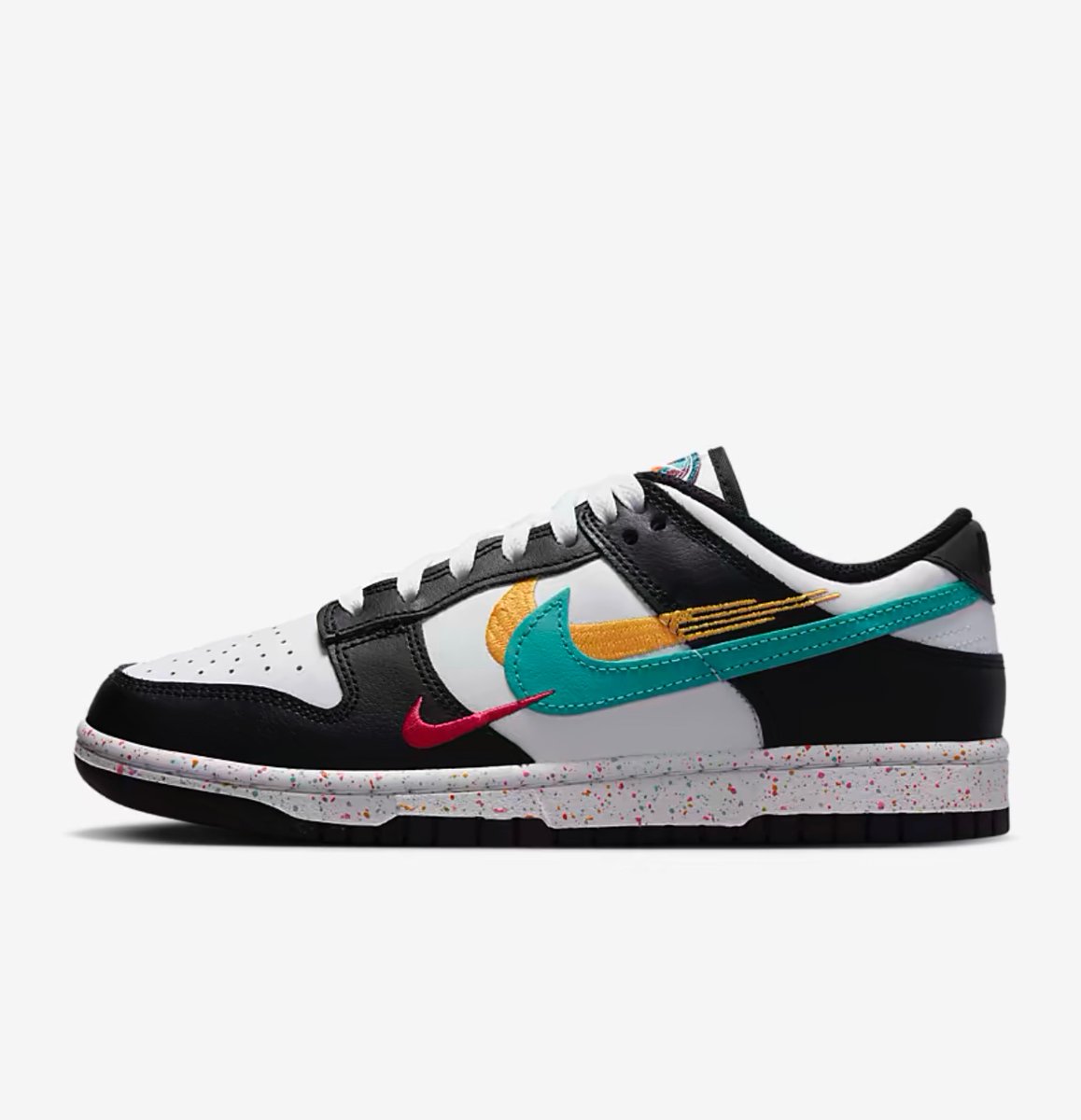 SNKR_TWITR tweet media