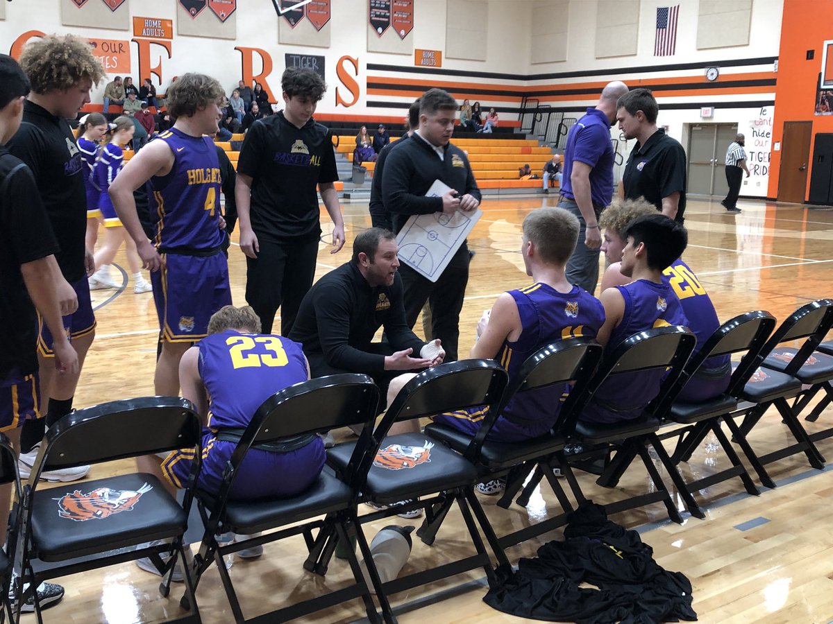 HolgateAthleti1's tweet photo. 🏀 Final from “the Jungle”: Holgate 40 N. Baltimore 35.. Awesome job closing out the win tonight, Holgate!! Next up is a home BBC matchup w/N Central on Friday 1.20 (6pm)!! @mshs_principal @HolgateSchools @crescentsports @NW_Signal https://t.co/wpGNXnlydC