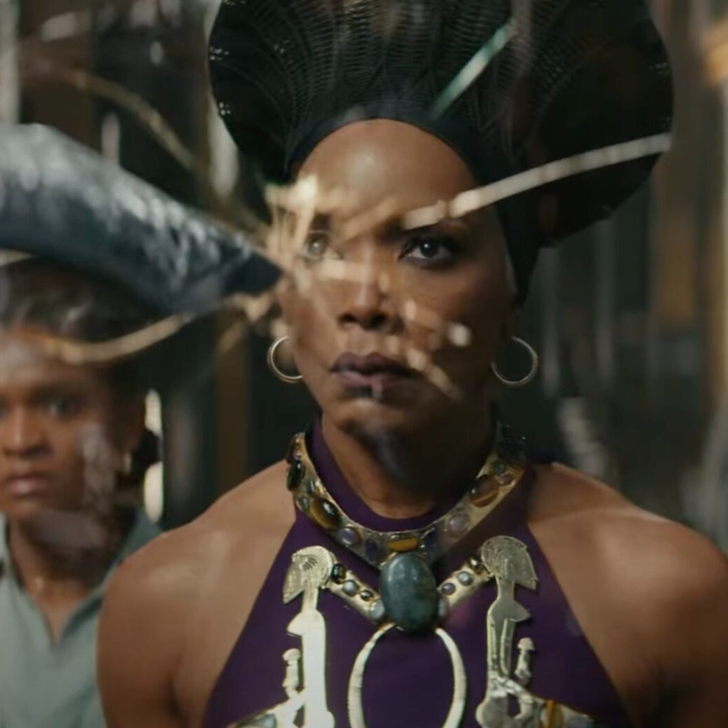 SenorGatunares's tweet photo. Angela Bassett on working with Tenoch:"I know he was so excited in one moment. One day, he was saying just what this character was going to represent for his people and for his land and for 🇲🇽 and all of LatAm. It was like, “Yeah, we know, buddy.” We walked that path. We get it." https://t.co/4PYHCAFC7b