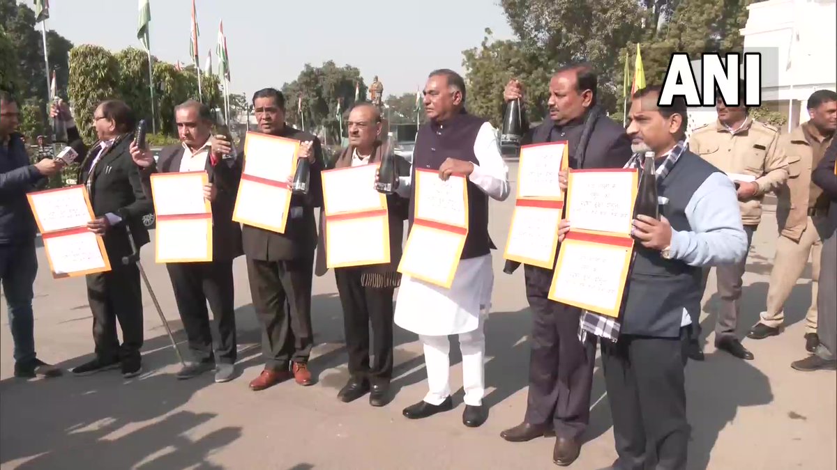 ANI's tweet photo. Delhi | BJP MLAs carry water from river Yamuna to Assembly &amp; protest against pollution in the river.

"We'll raise this issue in Assembly today.Centre allotted Rs 2,500 Cr to AAP Govt for cleaning of Yamuna. Where did it go?I think it fell prey to corruption," says LoP RS Bidhuri https://t.co/CR3WJiL1A9