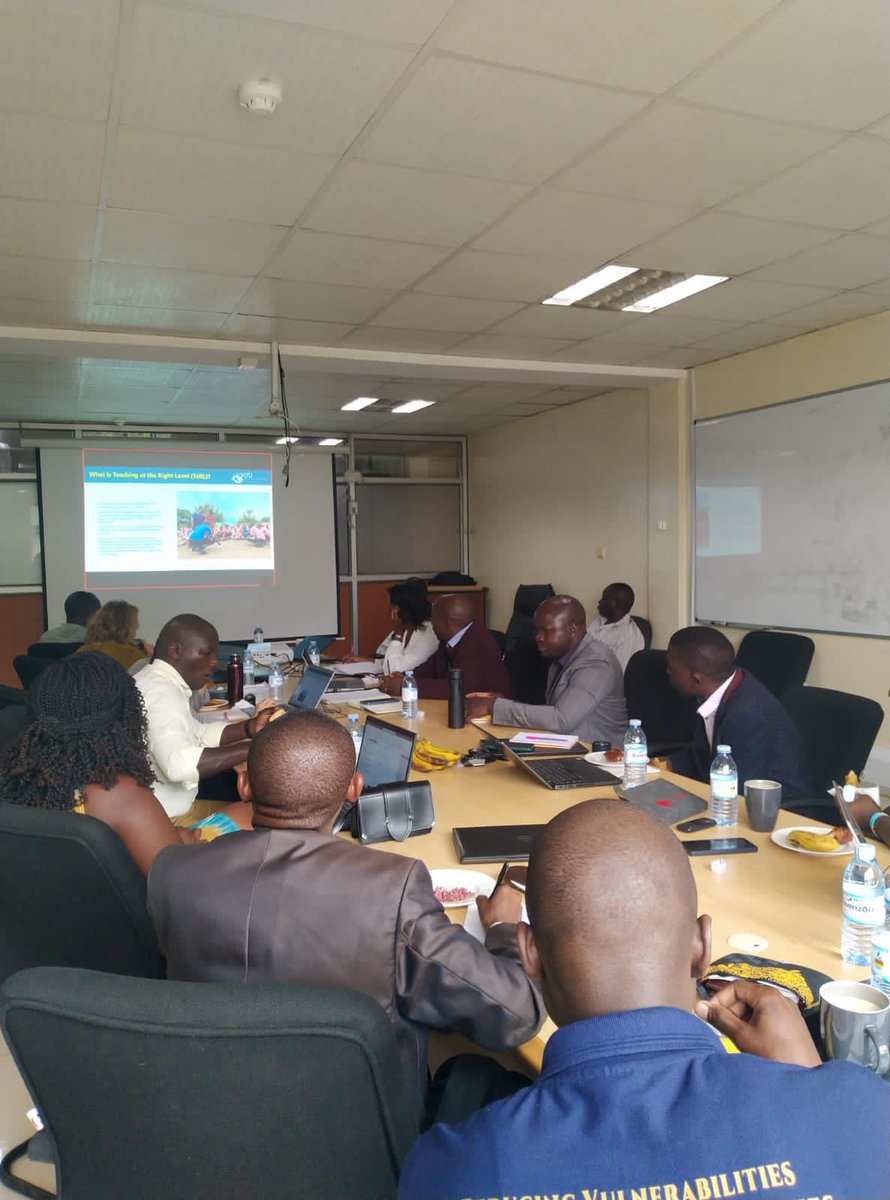 VVOBinUganda's tweet photo. Last week, at the Education in Emergencies Working Group meeting hosted by @Educ_SportsUg our TaRL colleagues shared the progress @VVOBinUganda has made in implementing #teachingattherightlevel in 5 districts. https://t.co/hUI4mZQmSE