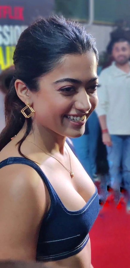 Fmu5ScOaAAAmmWI?format=jpg&name=900x900