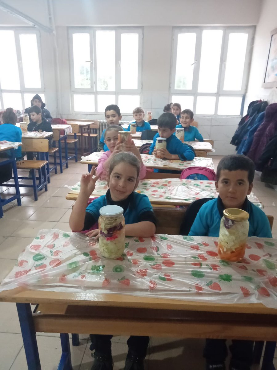 ANTAKYA BOHŞİN İLKOKULU (@antakyabohsin) on Twitter photo 1-C sınıfının turşu kurma etkinliği 🥒🥬<a href="/hataymem/">Hatay İl Millî Eğitim Müdürlüğü</a> <a href="/ANTAKYAMEM/">ANTAKYA İLÇE MİLLİ EĞİTİM MÜDÜRLÜĞÜ</a> <a href="/AhmetTecimen/">Ahmet Tecimen</a> 1-C sınıfının turşu kurma etkinliği 🥒🥬<a href="/hataymem/">Hatay İl Millî Eğitim Müdürlüğü</a> <a href="/ANTAKYAMEM/">ANTAKYA İLÇE MİLLİ EĞİTİM MÜDÜRLÜĞÜ</a> <a href="/AhmetTecimen/">Ahmet Tecimen</a>