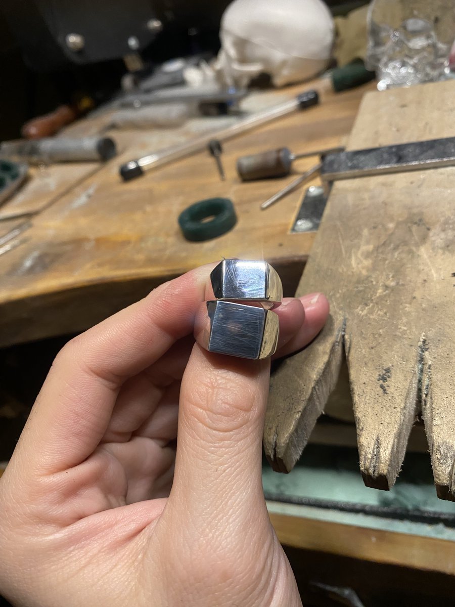 シグネットリング⬜️
小さい方はピンキーリングになります◽️