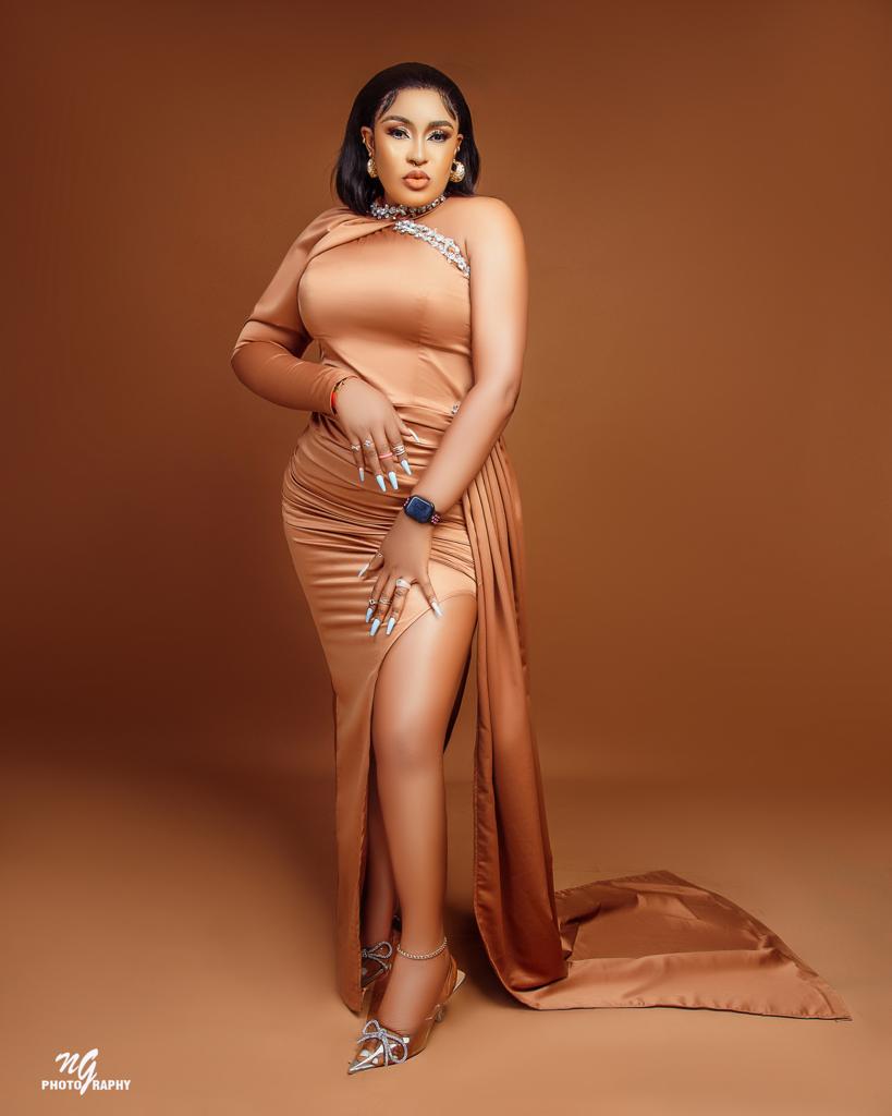 IjeomaThomas's tweet photo. I simply want to express my gratitude to God for blessing me with another great and healthy life. Please continue to reward me financially, with excellent health, and a long life 🙏 HAPPY BIRTHDAY TO ME 🎂🎂🎂🎂 
.
.
.
.
 Makeup @nekyhotmakeupconcept_042
#happybirthdaytome https://t.co/CBX7BWu2lf