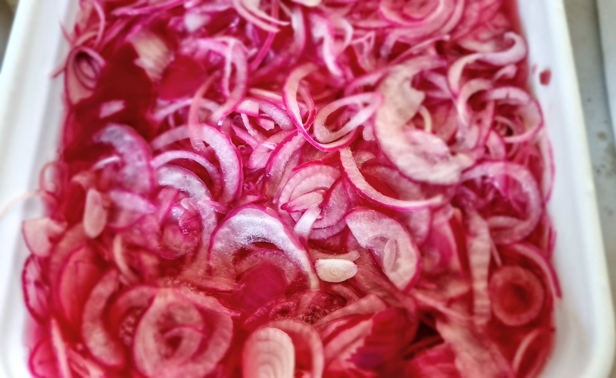 Love us our pickled red onion garnish, we does... #inapickle