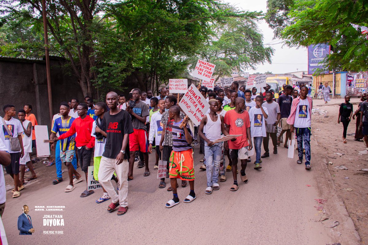 diyoka_jonathan's tweet photo. Mardi 17 janvier: en mémoire du héros national Patrice Emery Lumumba, nous avons répondu à un devoir citoyen qui préserve les acquis de son combat. 
Nous nous sommes enrôlés pour participer de manière très active au processus électoral. https://t.co/tSU2WFNIPT