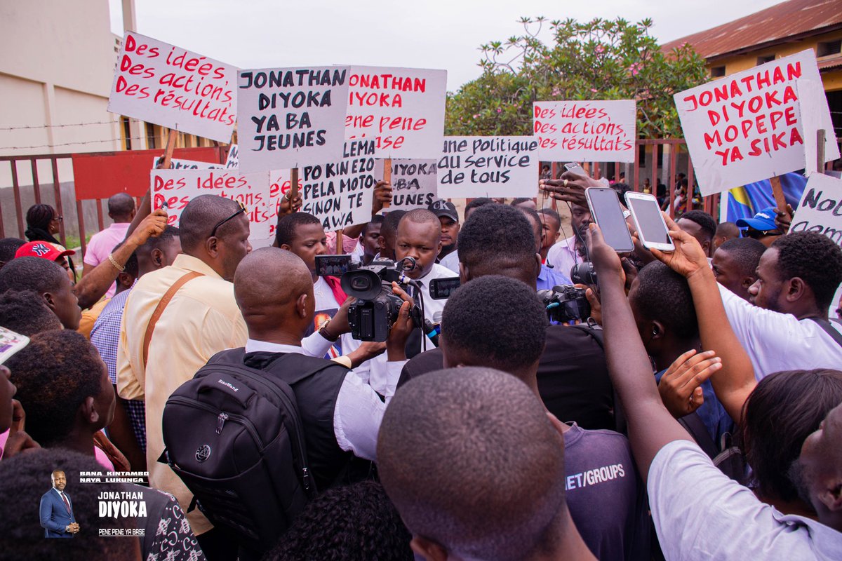 diyoka_jonathan's tweet photo. Mardi 17 janvier: en mémoire du héros national Patrice Emery Lumumba, nous avons répondu à un devoir citoyen qui préserve les acquis de son combat. 
Nous nous sommes enrôlés pour participer de manière très active au processus électoral. https://t.co/tSU2WFNIPT