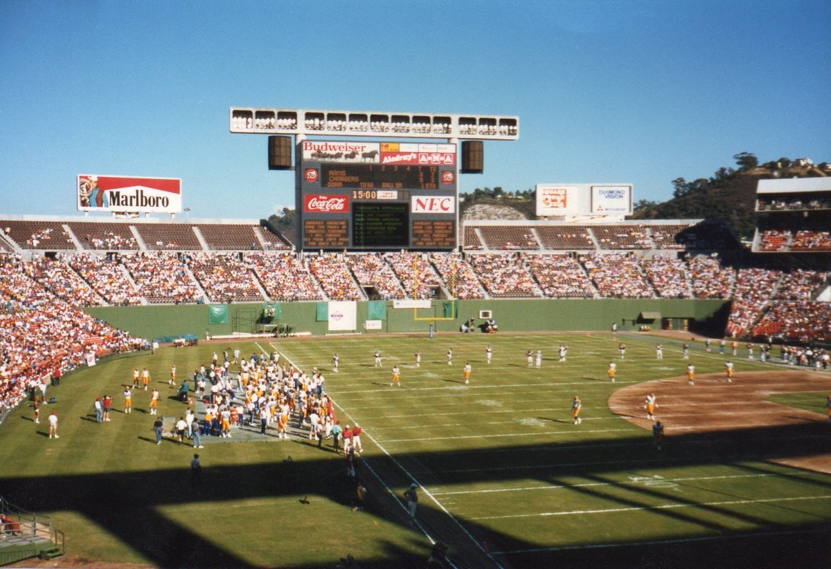 @Super70sSports San Diego Jack Murphy/Qualcomm/SDCCU Stadium.

Tony Gwynn was probably at the end zone.