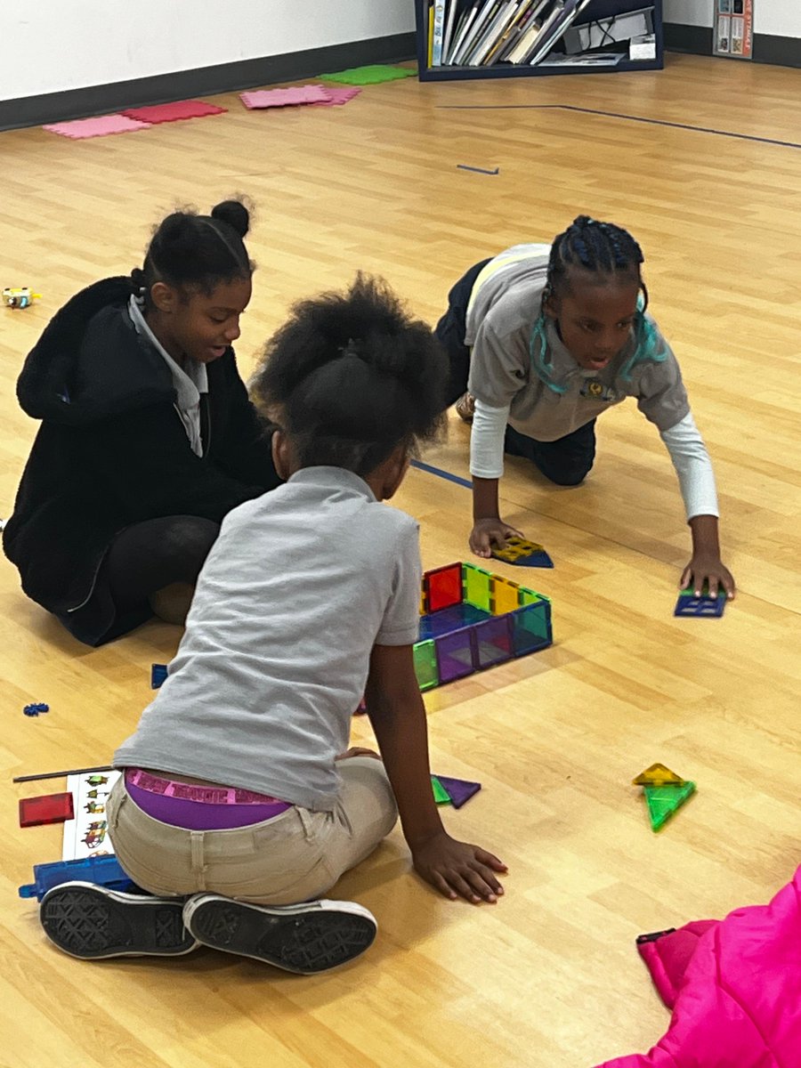 BCDICarolinas's tweet photo. And just like that! Session #1 is finished! What a beautiful time @KIPPChange ! Leaning into the #brilliance of parents with @NBCDI‘s #FamilyEmpowermentProgram! #TogetherWeWIll #ParentsWill #ParentsCan @NBCDI @KIPPChange 🤎💛🧡🖤 #CultureRich #Sankofa https://t.co/NfrneBvo8k