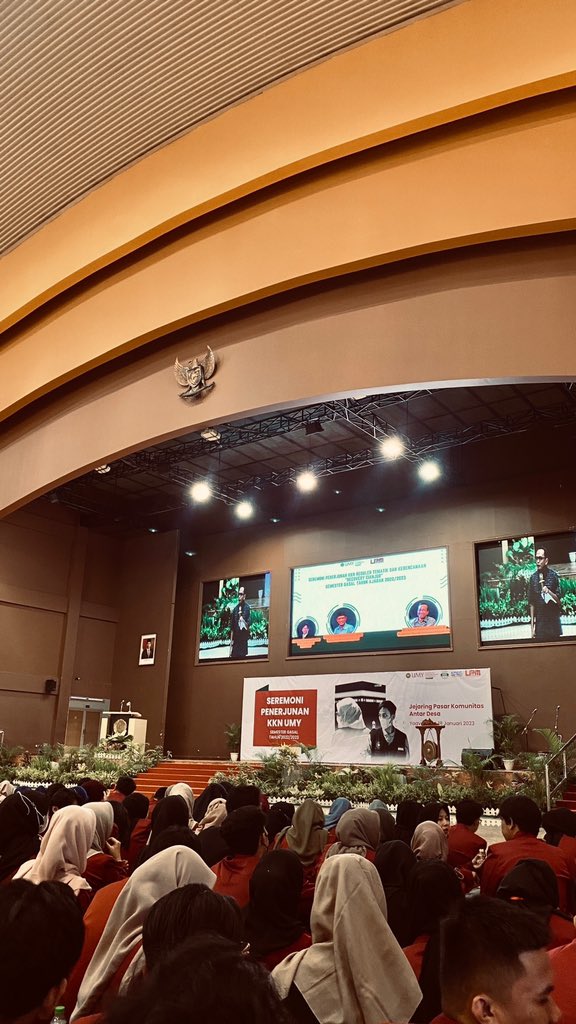 chocopupp_'s tweet photo. “Seremoni Penerjunan KKN Reguler Tematik dan Kebencanaan Recovery Cianjur” 

#KKNUMY #KKNRegulergasal23 #KKNRecoveryCianjur #UMY #UMYMengabdi https://t.co/BQcdobkCTO