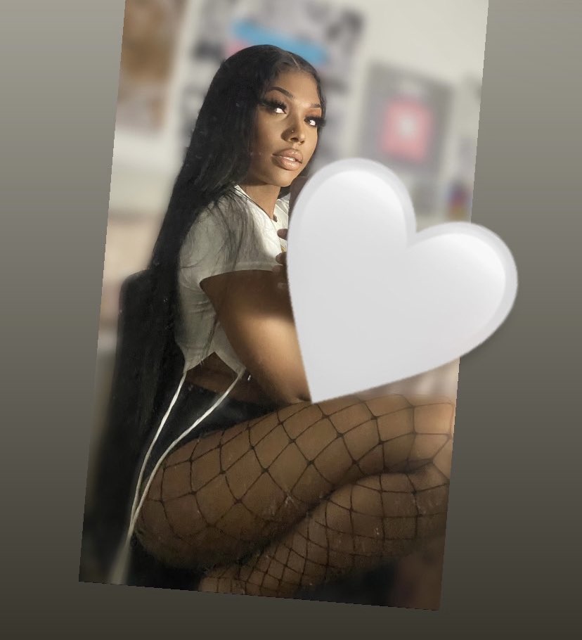 naniweezy's tweet photo. Looking for a hw slave to do my bio homework! ASAP #hwslave #homeworkslave #cashpig https://t.co/owSyzRBl5p