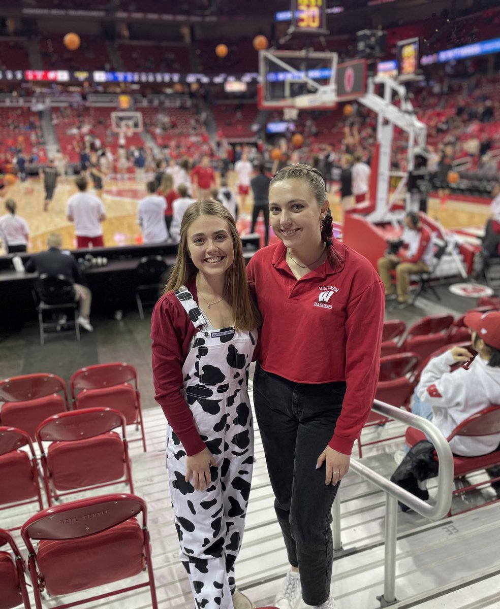 positivityinag's tweet photo. Celebrating dairy this week from a @UWBadgers men's basketball game to the Dairy Strong conference. ❤️🙌

LET'S GO BADGERS! 

#ONWISCONSIN @TheKohlCenter https://t.co/2qLGgeaQ9R