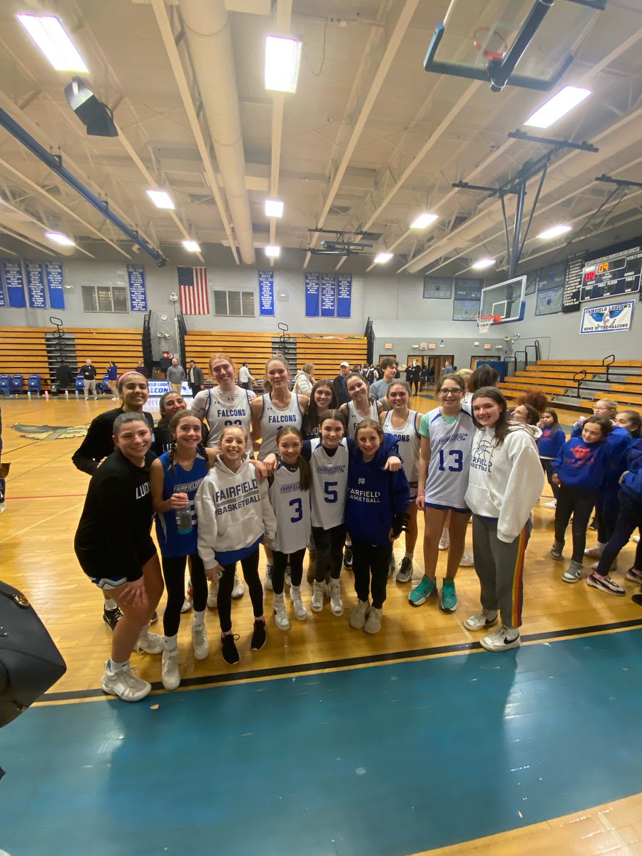 flhsgbball's tweet image. Amazing team win against Darien! So great to have the support of our youth programs! The future of Fairfield basketball is looking bright! #allin #keeprollin @DaveRuden @CT_Girls_BBall @GameTimeCT #ctgb