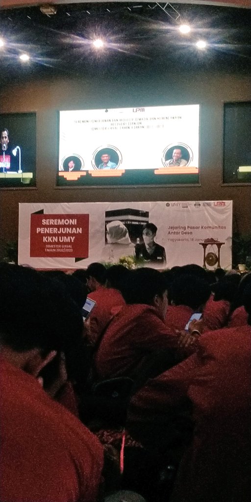 AlinSeftia's tweet photo. Nama : Alin Seftiandari
NIM : 20200420046
Kelompok : 200
"SEREMONI PPENERJUNAN KKN UMY &amp; jejaring Pasar Komunitas Antar Desa"
 #KKNUMY #KKNRegulergasal23 #KKNRecoveryCianjur #UMY #UMYMengabdi https://t.co/7Swf4LHPyh