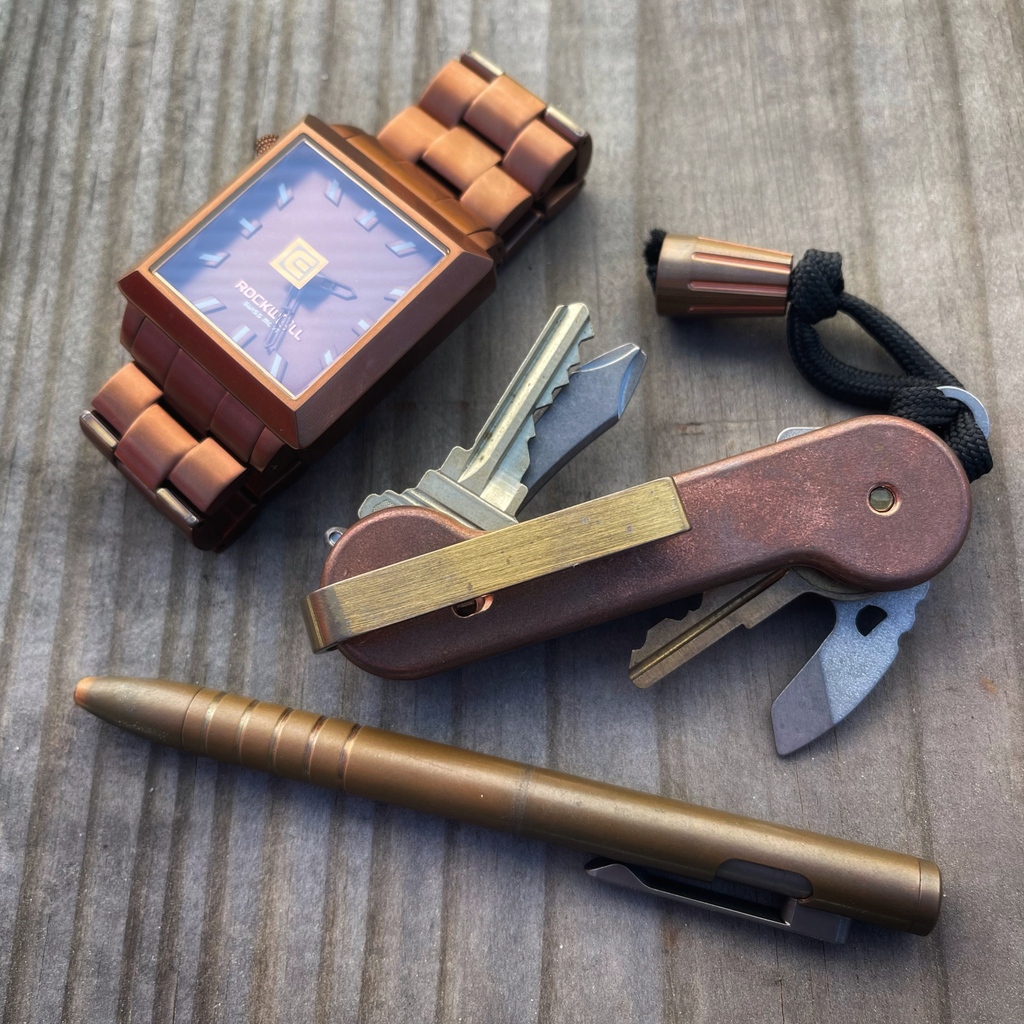 The_KEYBAR's tweet photo. Simplistic. Sophisticate. Timeless.
@urbansurvivalgear
@edcoutlaw
@rockwellwatches
#copper #timelessdesign #keybar #stonewashed #keyorganizer #watches #tacticalpens #edcbeads #edcgear #edccommunity #edc #everydayitems #toolorganizer #multitools #titaniumpocketclip #patina https://t.co/JTTj5Sm8D9