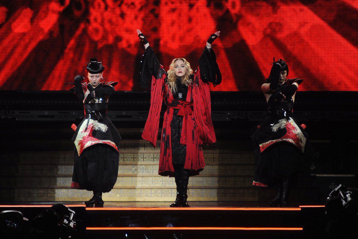 RecuentoSemanal's tweet photo. Con el objetivo de celebrar cuatro décadas de grandes éxitos, #Madonna anunció una gira por 35 países, que iniciará en julio de este año y culminará hacia diciembre. https://t.co/B4jFo2kB1I