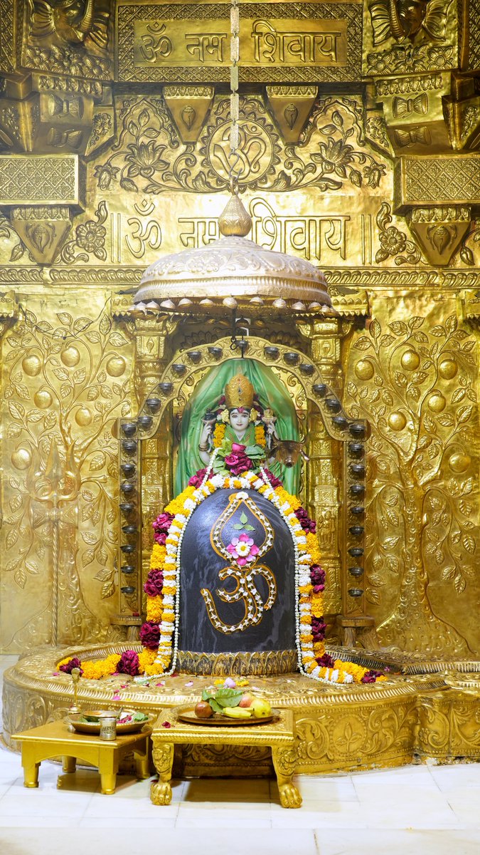 Somnath_Temple's tweet photo. श्री सोमनाथ महादेव मंदिर,
प्रथम ज्योतिर्लिंग - गुजरात (सौराष्ट्र)
दिनांकः 18 जनवरी 2023, पौष कृष्ण दएकादशी - बुधवार
प्रातः शृंगार 
01230250 https://t.co/yGKEfNcmX2