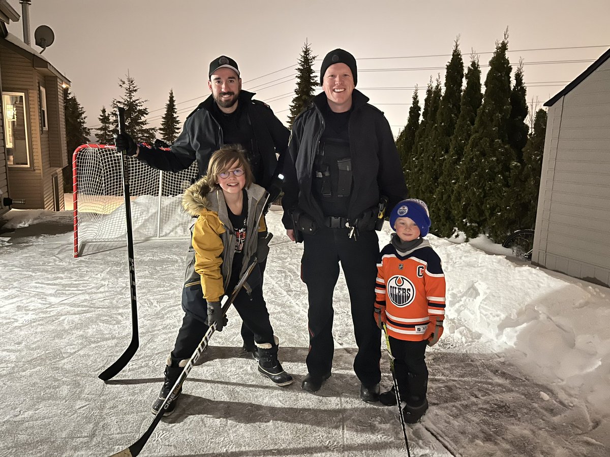 JoeyBelanger's tweet image. Thanks to Constable Mills and Constable Reis for stopping by to play a little game of road hockey with my boys! #GSPS