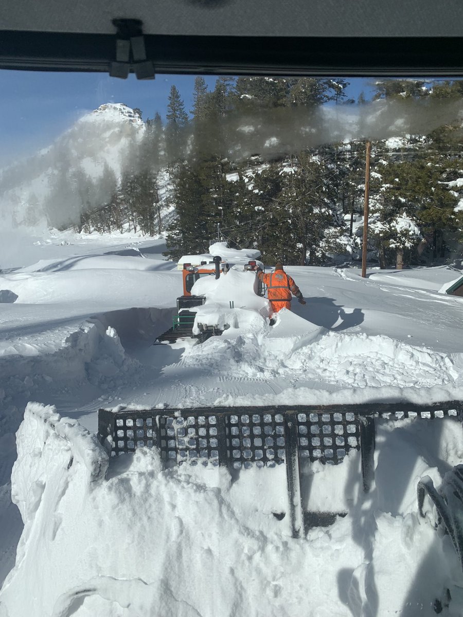 CaltransDist3's tweet photo. The view from atop Echo Summit this morning. With a break in the weather our crews can finally catch their breath. Echo has received 316 inches of snow and Donner Summit on I-80 has received 382.5 so far this season! https://t.co/bpde4hLZgb