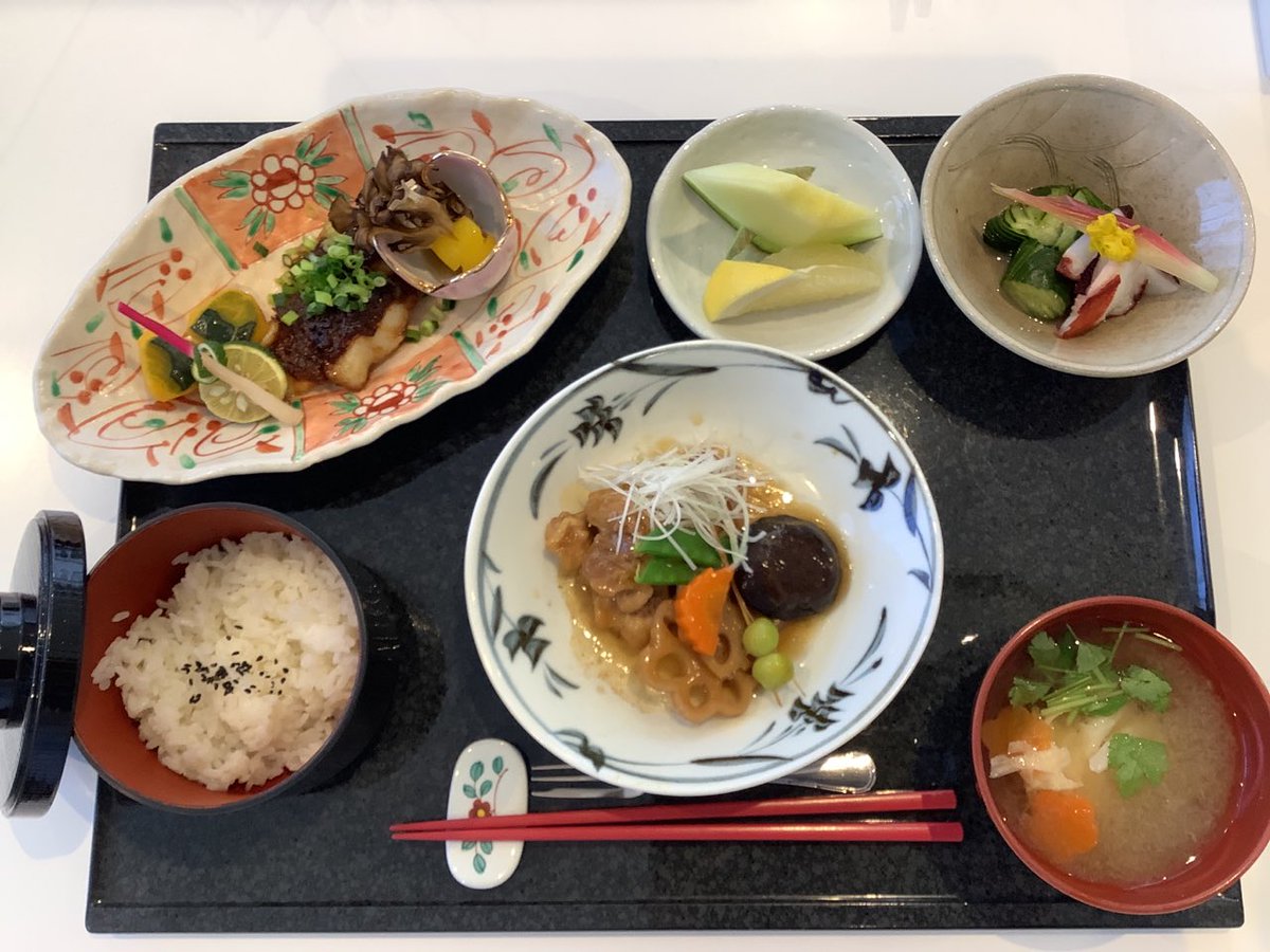 misaoladies's tweet photo. みさおのランチです🍽

毎日、栄養士さんや調理スタッフさんが愛情込めて作ってくれています👨‍🍳🧑‍🍳

#操レディスホスピタル #岐阜県 #岐阜市 #岐阜 #病院 #産婦人科 #ランチ #ごはん #栄養士 #調理 #栄養 #和食 #食事 #入院 #ママ #赤ちゃん #おいしい #ディナー #健康 #美味しい #煮物 https://t.co/7OfFQ3AhyD