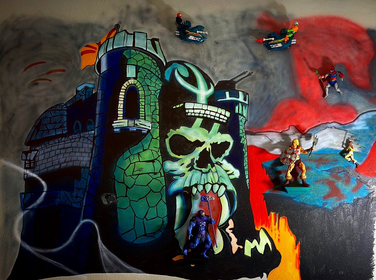 When Skeletor took over Castle Grayskull!  Always a Great day for Skelly! #MOTUesday @MastersOfficial @Mattel @MondoNews #grayskull #boxart #motuvintage #motumural #motupainting #motuesday