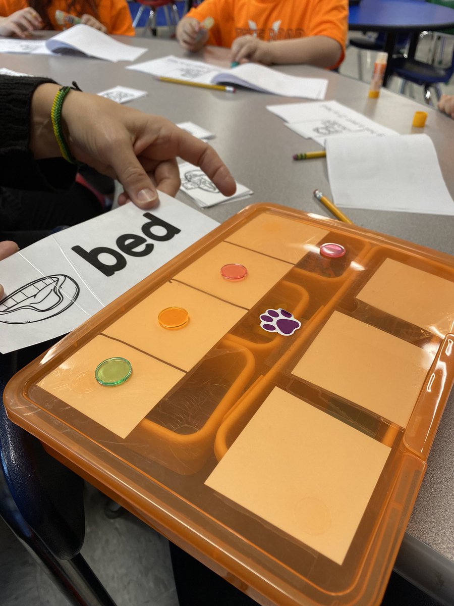 StateRdWCSD's tweet photo. Phonics, Phonemic Awareness, &amp; Fluency are 3 foundational components to students’ reading development. Learn how State RD students are experiencing high quality reading instruction &amp; the most current best practice from the best, well trained teachers! https://t.co/9V9ywBxQv4 https://t.co/jqQ7FBma53